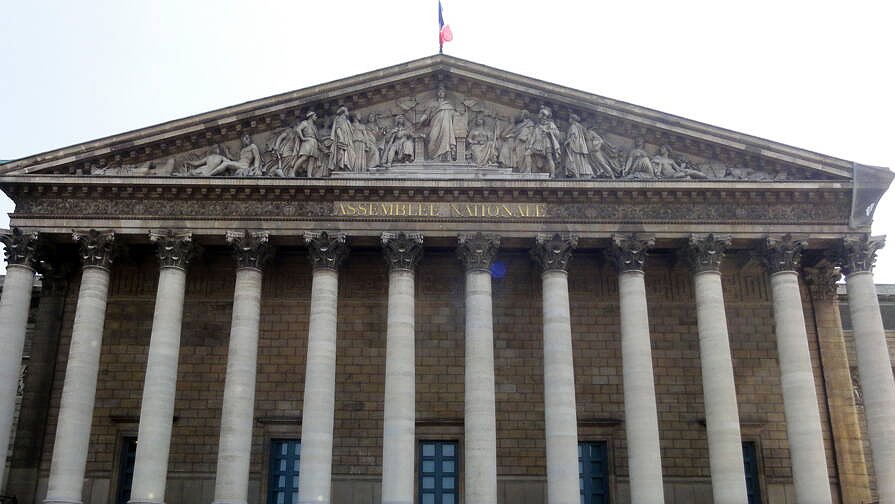 Illustration - Budget 2025 : exit la prétendue surtaxe sur les grandes entreprises